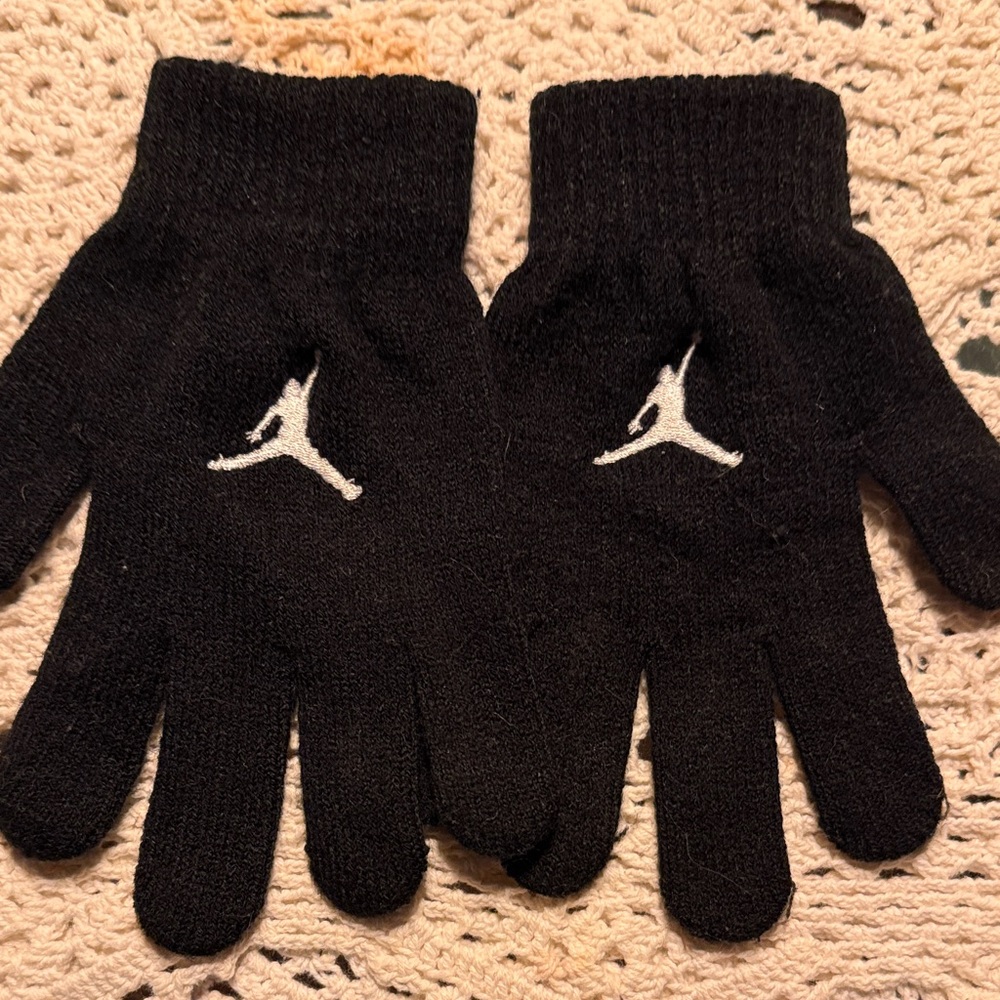 Jordan Black and White Kids Gloves